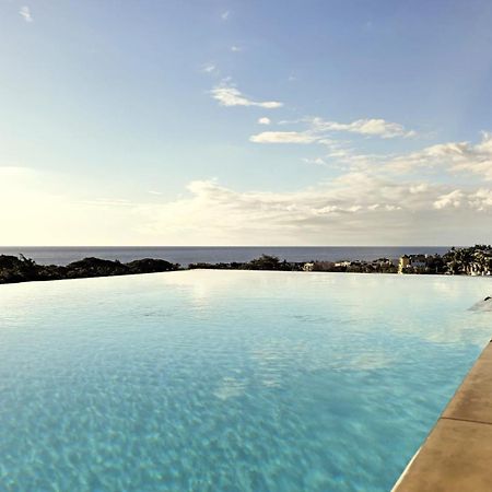 Апартаменты Luxury Penthouse With Infinity Pool & Stunning Sea View Flic en Flac Экстерьер фото